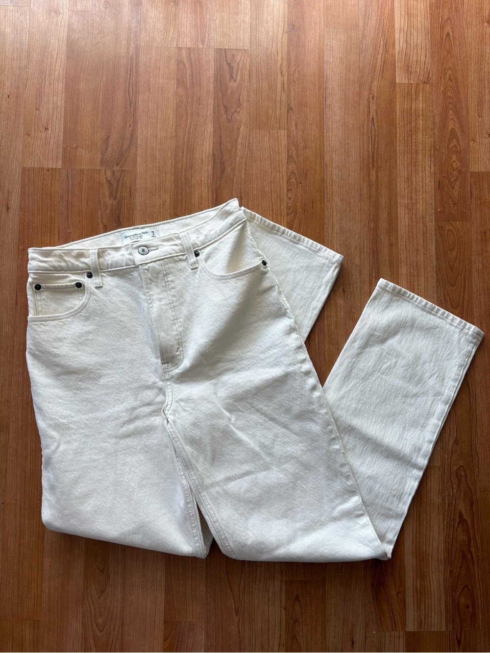 Abercrombie 90s Straight High Rise Jeans Cream Size 28